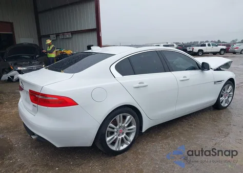 2019 Jaguar Xe 25T Premium из США, поврежденный, VIN SAJAD4FX7KCP51359